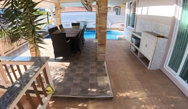 Beautiful pool villa 200 meters from the beach and the beach promenade 4 bedrooms in Bang Saray