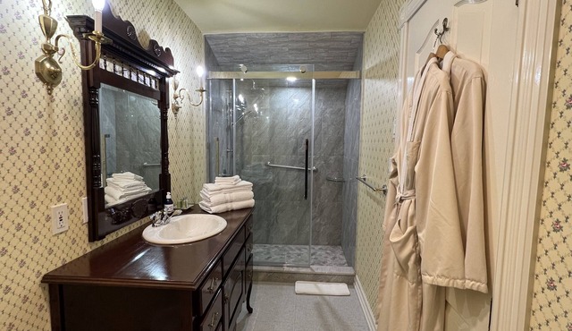 Bedham Hall Bed & Breakfast in Niagara Falls