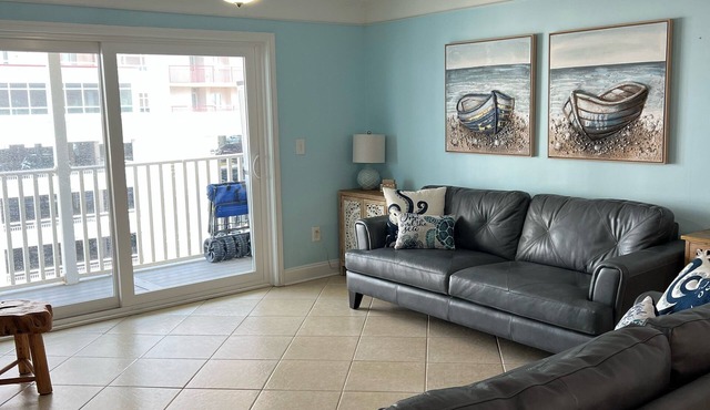 Big LUXURY Penthouse villa with stocked kitchen,WiFi Pool/Hot tub,comfy beds. in North Myrtle Beach