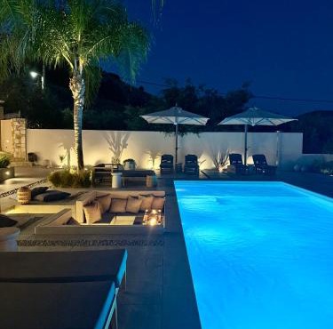 Blue Topaz Two Villas Pool and Spa