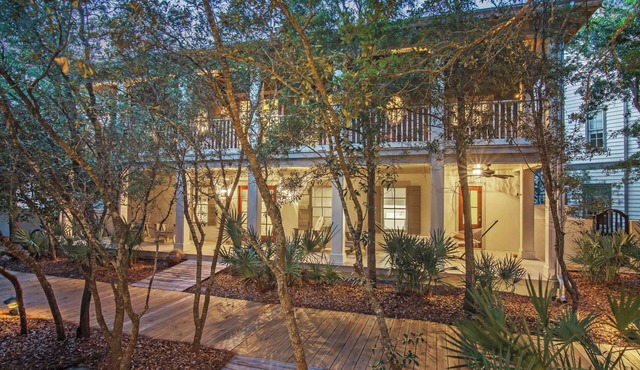 Boardwalk to Beach · 4BR | Bikes Included | Heart of Rosemary Beach in Rosemary Beach