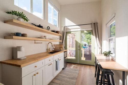 BoHo Tiny Home - Walkable to the Best of East Austin in Austin