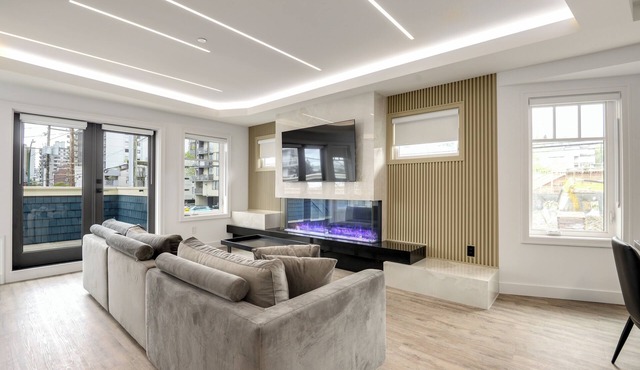 !Brand NEW Beach Villa steps from the Beach! Perfect for Large Families! in Vancouver