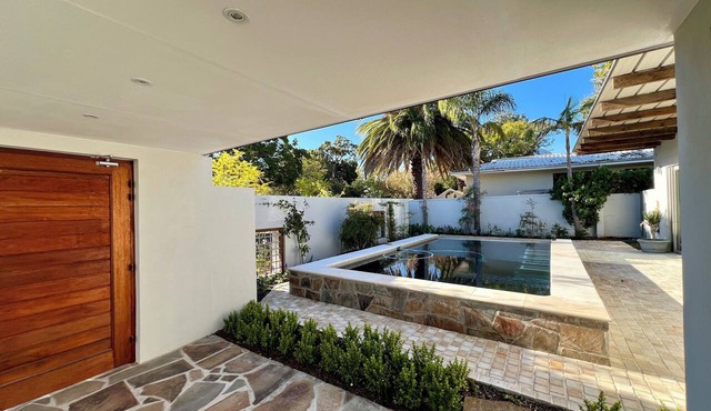 Breathtaking views of Jonkershoek valley mountains. Modern. Private Pool. in Stellenbosch