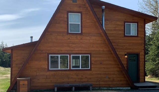 Bright A-Frame Cabin @ Moose Tracks Lodging in Kenai