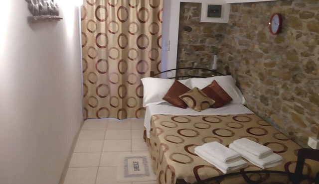 Casa Lela 3 – Traditional Stone Studio 8m from the Sea