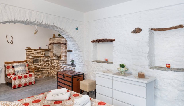Central Holiday Apartment 'Olga's House kythnos D'