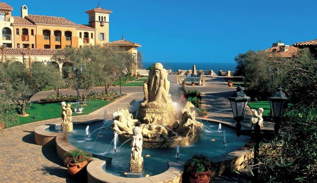 Charming 2-bedroom villa Ocean views, pool, fitness room, WiFi - Newport Beach. in Newport Beach