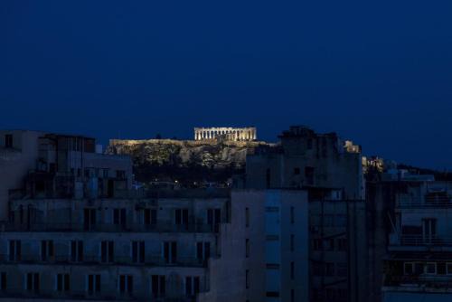 Charming 7th-Floor Apartment with Acropolis view