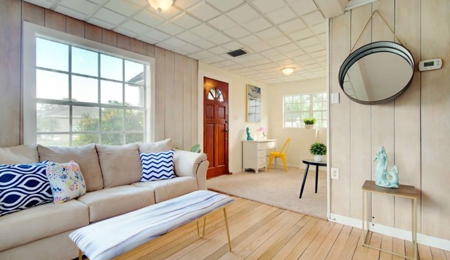 Charming Clearwater Cottage w/cute courtyard in Clearwater