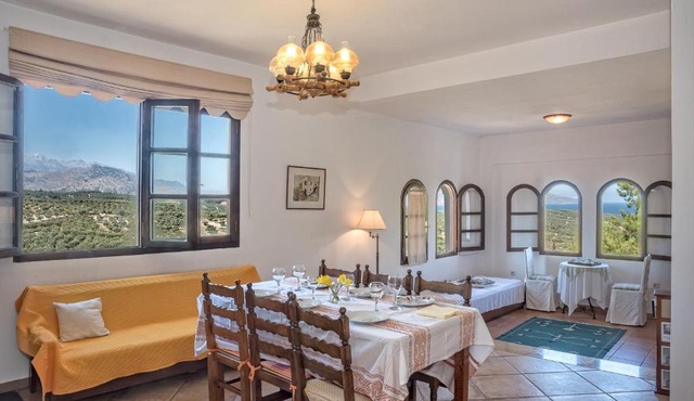 Charming Country Home with Almyros Bay Panoramic Views 5 Min to Beach