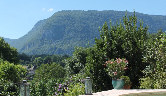 Charming stone cottage with sauna, pool, near the Grand Colombier and lakes in Saint-Martin-De-Bavel