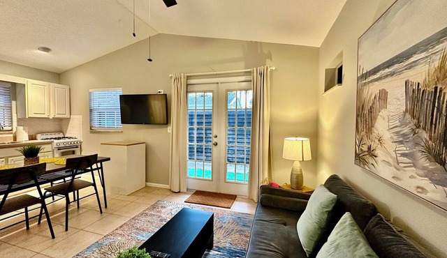 CHARMING INDEPENDENT GUEST HOUSE in West Palm Beach