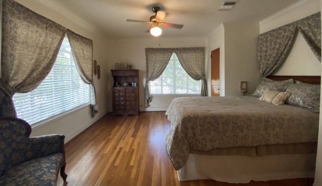 Charming original 1940's home in the heart of downtown Brenham in Brenham