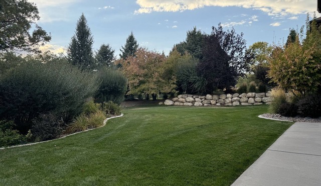 Charming Spacious 2-bedroom Guest Suite in Highland in Highland
