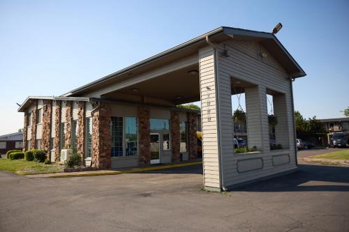 Cimarron Inn Klamath Falls in Klamath Falls