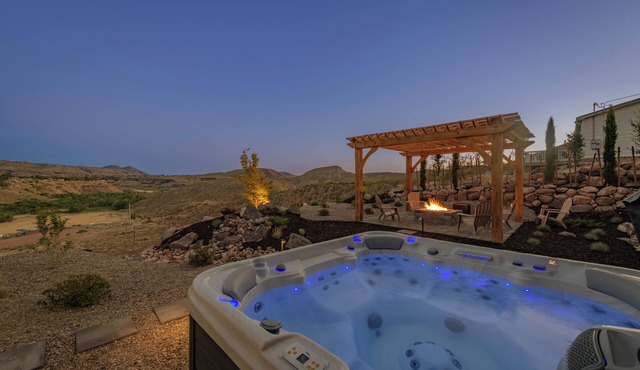 Cliffside Modern Villa - Lower Level in Toquerville