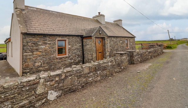 CLOGHER COTTAGE, family friendly in Doonbeg, County Clare in Doonbeg