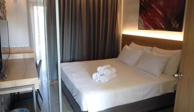 Comfort Suites and Rooms