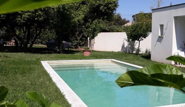 Comfortable, air-conditioned villa with swimming pool 5 km from AVIGNON in Les Angles