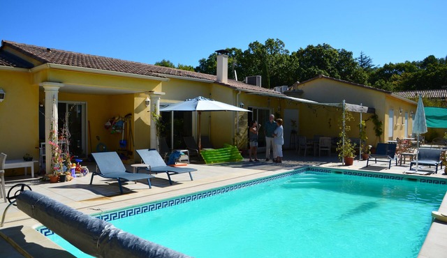 Comfortable villa, heated pool in a quiet area, excluding subdivision in Sainte-Anastasie
