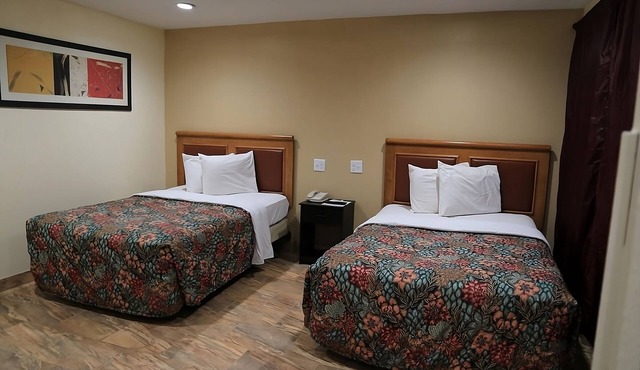 Convenient Stay, Superb Location! 3 Convenient Units, Free Parking in Beeville
