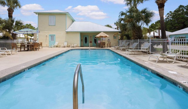Cottage Near The Wharf with Pool in Orange Beach