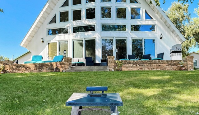 Cozy 2-bedroom cabin in serene Dent with AC, WiFi in Dent