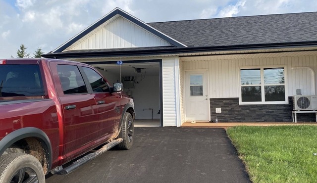Cozy 2-bedroom house in beautiful North Rustico with WiFi, AC in North Rustico