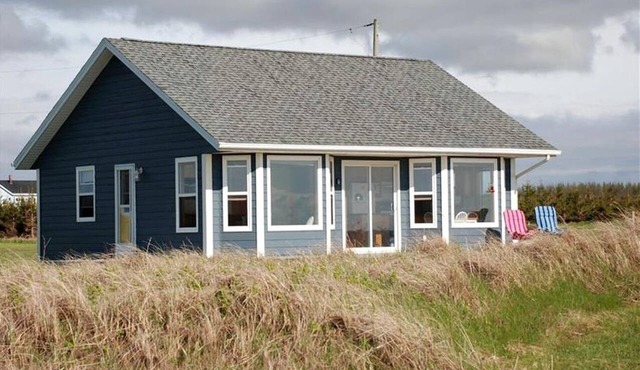 Cozy Cabin next to the Beach on Prince Edward Island, Canada in Ebbsfleet