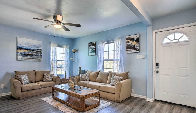 Cozy Freeport Abode Near Golfing & Boating! in Freeport