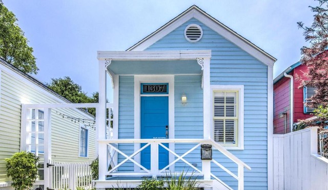 Cozy Historic Beach Cottage II in Galveston