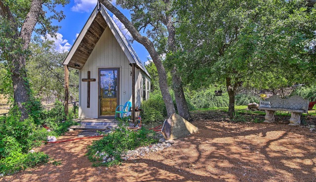 Cozy Texas Retreat w/Patio, Grill & Fire Pit! in Mountain Home