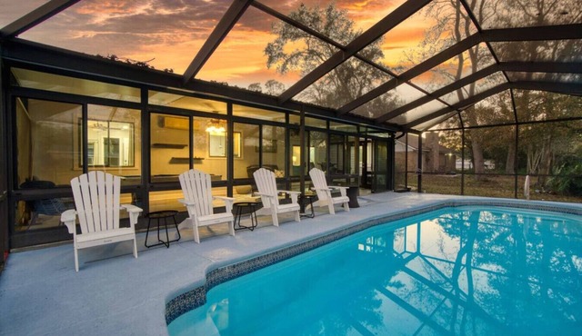 ~Dapper Duck Sleeps 12 Heated Pool & Billiards~ in Jacksonville