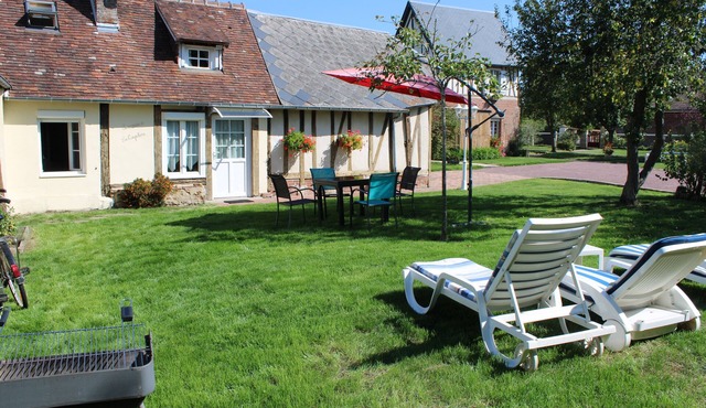 Detached house in an 18th-century property. in Mesnil-en-Ouche