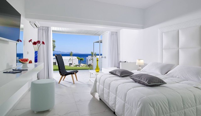 Dimitra Beach Hotel & Suites