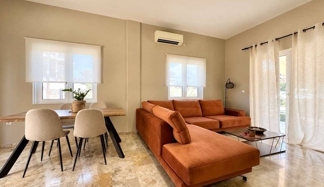 Dioni's Haven - Sunny Retreat with Balcony