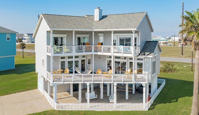 Dog Friendly Home w/Elevator, Great Gulf Views & Easy Beach Access in Galveston