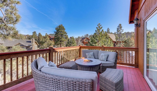 Elegant Big Bear Cabin Half Mi to Big Bear Lake! in Big Bear Lake