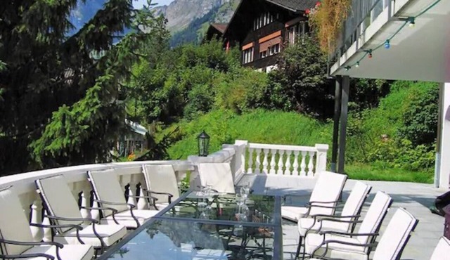 Eugenia Haus spacious, warm family friendly Villa/Ski Lodge,views Mount Titlis in Engelberg