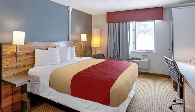 Experience our inviting Studio in Clinton, IA - where your ideal rental awaits. in Clinton