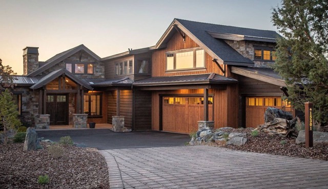 Exquisite Luxury Home with Panoramic Mountain Views & First-Class Amenities in Powell Butte