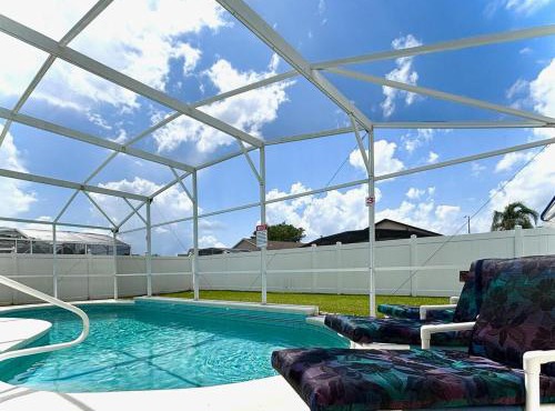 Family Home, Near Disney-Private pool, Spacious 3BR Retreat in Orlando