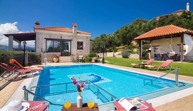 Family Villa w/Pool, Children Area, BBQ, Ping Pong