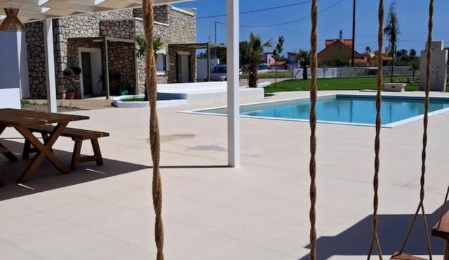 Fanes Breeze Lodges - Lodge Olive