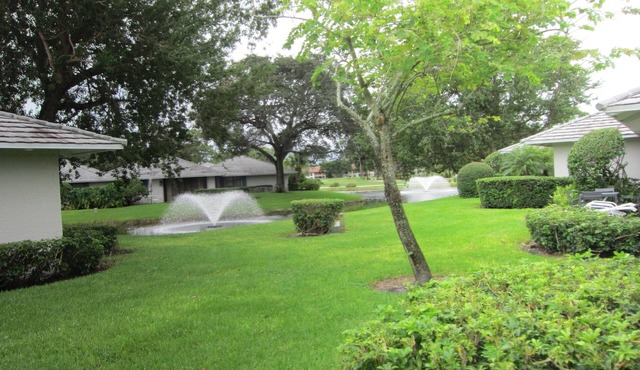 Fantastic PGA Club Cottage with Relaxing Pond and Fountain Views! in Palm Beach Gardens