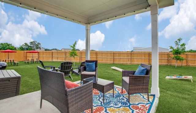 Firepit w/ S'mores near Lackland AFB BMT Graduation, Seaworld, Riverwalk in San Antonio