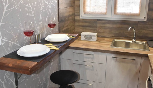 FK Apartment is Situated 60m Away From the Beach and 10km From the Ath.airport