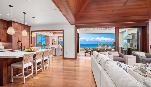 Front Row Direct Oceanfront Panoramic Views. Full remodel and redecoration to ultra-lux standards. in Kapalua