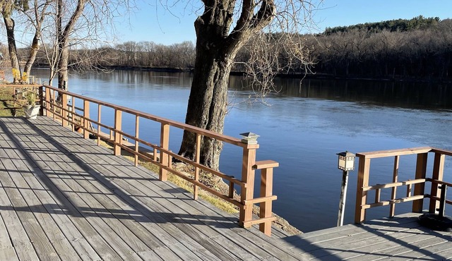 Getaway Cabin on the Rock River, enjoy kayaking, canoeing and fishing in Oregon